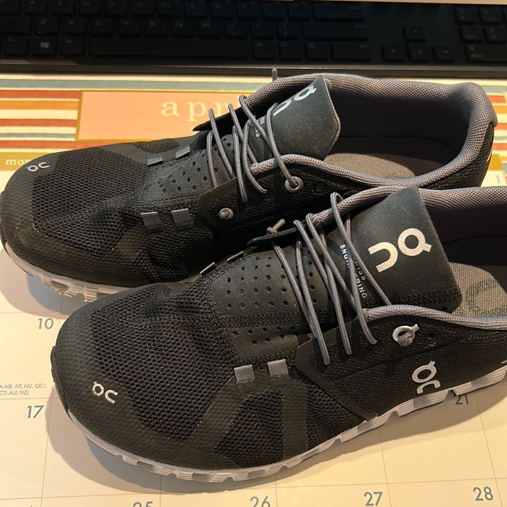 On cloud 5 black running shoes